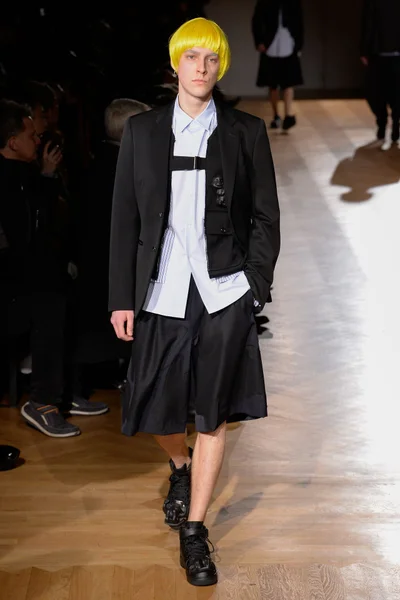 Look 30